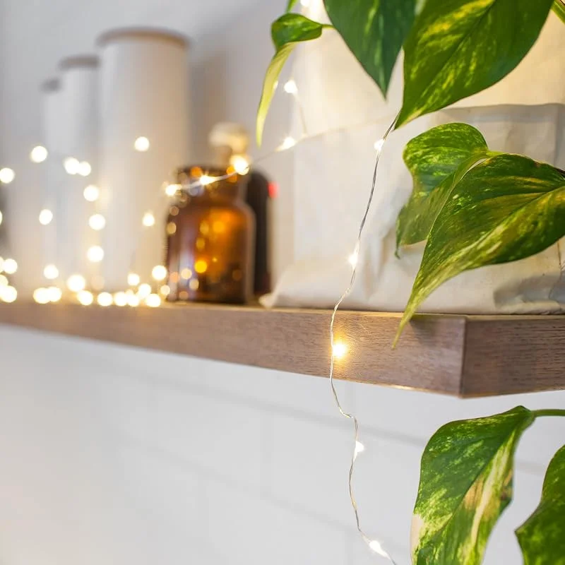 Besuche den Lights4fun-Store Lights4fun 100er Mikro-Lichterkette auf silbernem Draht, warmweiße LEDs, für Innenbereiche, Strombetrieben mit Stecker, Dekoration Beleuchtung, mit Kabel & Stecker [Energieklasse A++] — Weihnachtsbeleuchtung