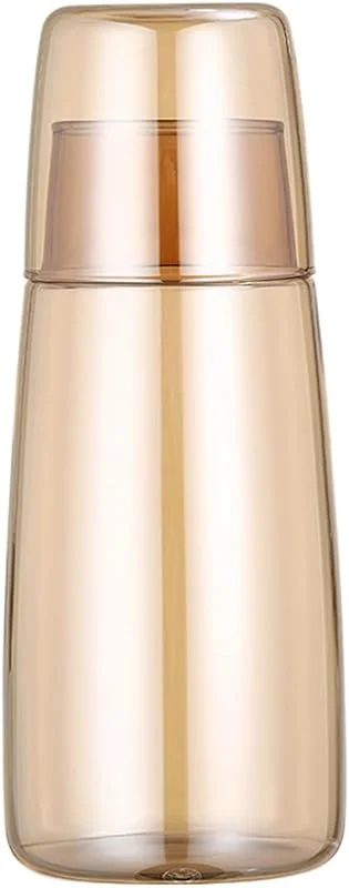 Marke: TOGHPUW Nachttisch-Wasserflaschen-Set, Karaffe und Glas, Nachtkaraffe und -tasse, Mundspüllösungsspender für Badezimmer, Glas mit Deckel, 750 ml (Bernstein) — Wein und Festtafel