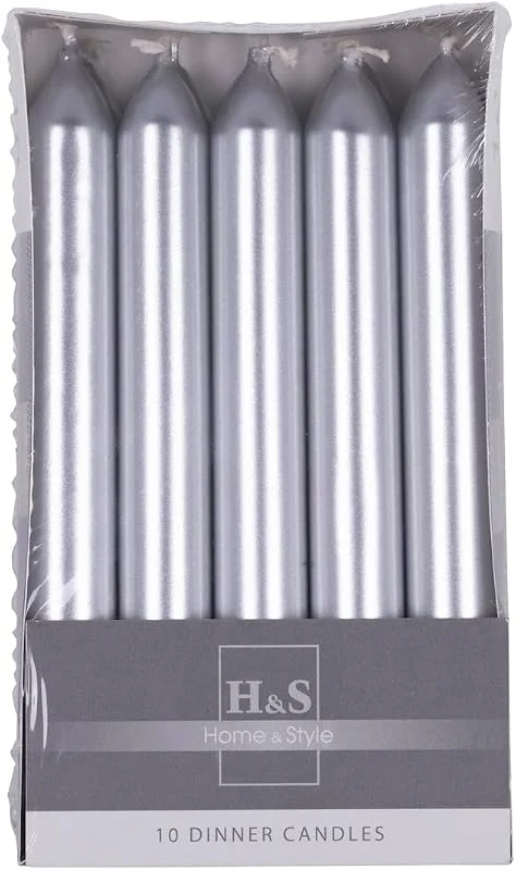Besuche den DONAU HOME-Store Set Glatte Lackiert Stabkerzen, Silberne, 10 Stück im Karton, 17 x Ø 2 cm Unparfümiert, Zylindrische, Tafelkerzen zur Dekoration im Wohnzimmer, Bad, 6 Stunden Brenndauer — Kerzenlicht Abendessen