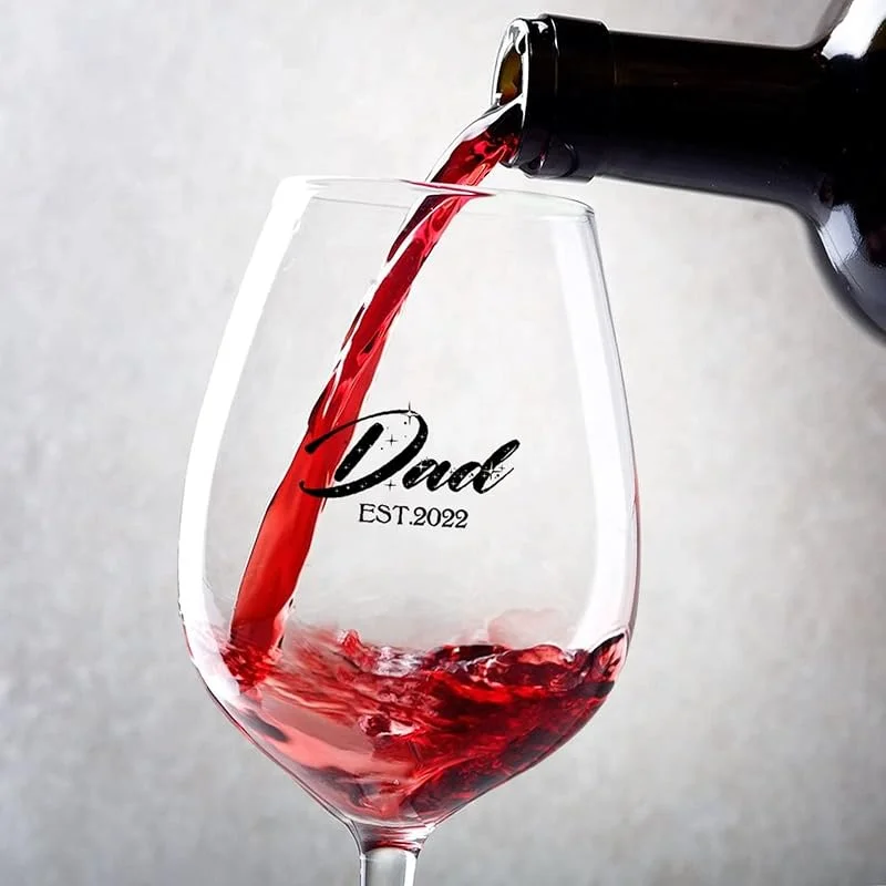 Marke: Rimego Rotweingläser "Promoted to Dad", 2er-Set für Paare, Jahrestag, Hochzeit, Geschenk, personalisierte Weingeschenke für Frauen und Männer, 482 ml — Wein und Festtafel