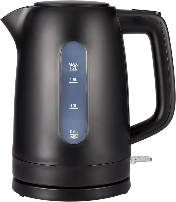 Besuche den Amazon Basics-Store Amazon Basics Wasserkocher 1, 7L, 2200W, BPA-frei, 360° Basis, Mattschwarz — Wein und Festtafel