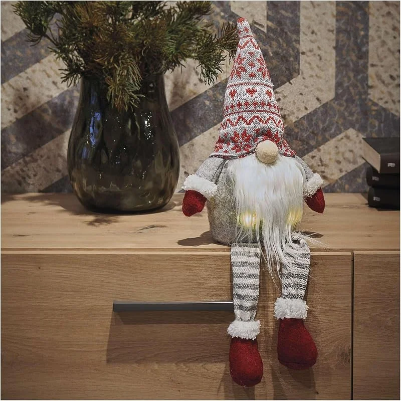 Besuche den EMOS-Store EMOS LED Weihnachtswichtel, 4x LED, Weihnachtsdekoration sitzender Zwerg mit langem Bart und Zipfelmütze, beleuchteter Wichtel mit hängenden Beinen, 18x27 cm, warmweiße Lichtfarbe, batteriebetrieben — Weihnachtsbeleuchtung