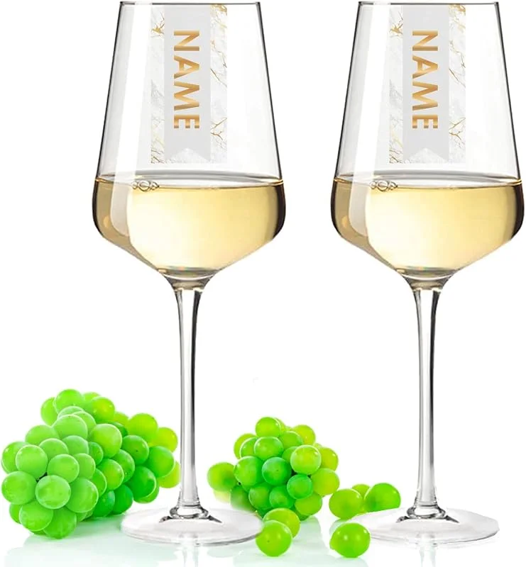 Besuche den GRAVURZEILE-Store GRAVURZEILE Weißweinglas - Elegant Design - Personalisiert & mit Name - Geschenk für Weinliebhaber - Geschenk zum Geburtstag Hochzeit Valentinstag für Sie & Ihn — Wein und Festtafel