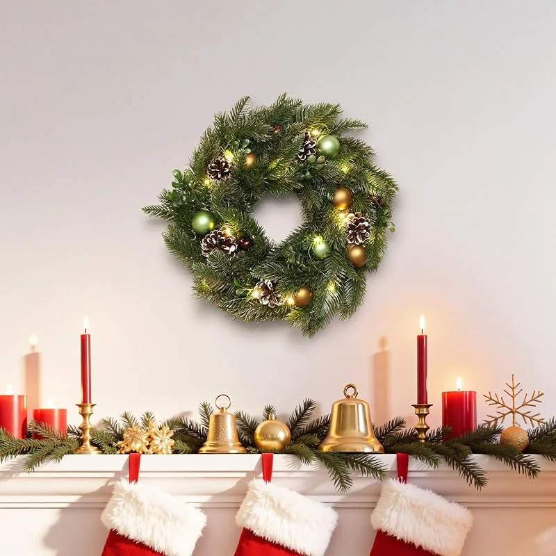 Besuche den Hometopia-Store Ø36cm Weihnachtskranz mit Tannenzapfen, Metallic-Kugeln, 15 LEDs & Timer — Weihnachtsdeko
