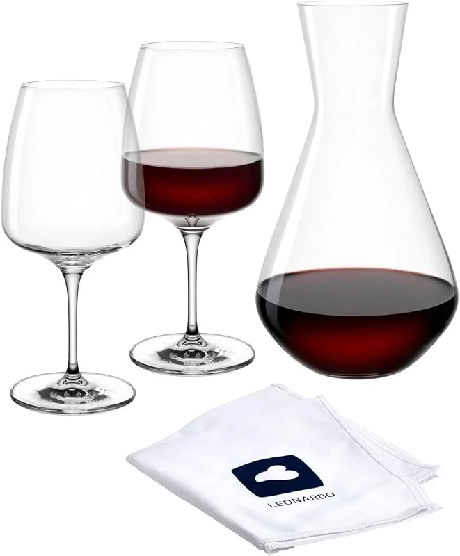 Besuche den LEONARDO HOME-Store LEONARDO HOME Weinset CESTI (3er Set) inkl. Poliertuch • Spülmaschinenfestes Wein-Set • Stoßfestes Rotwein-Set • Weingläser mit niedrigem Stil (500 ml) • Hochwertige Glas-Karaffe (1500 ml) • 040974 — Wein und Festtafel