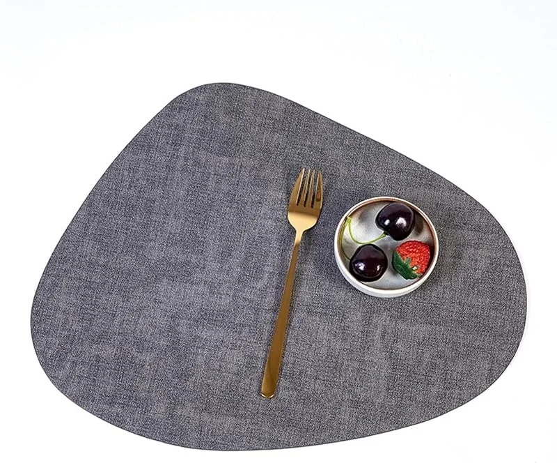 Besuche den Epinki-Store Epinki Tischsets Platzsets Textil Dreieck, 2er Set 34x42.5CM Platzset Boho Abwaschbar Einfarbig Rindsleder Textur aus PU Leder, Tischuntersetzer Wohnzimmer Grau Schwarz für Küche Hause — Küche & Haushalt