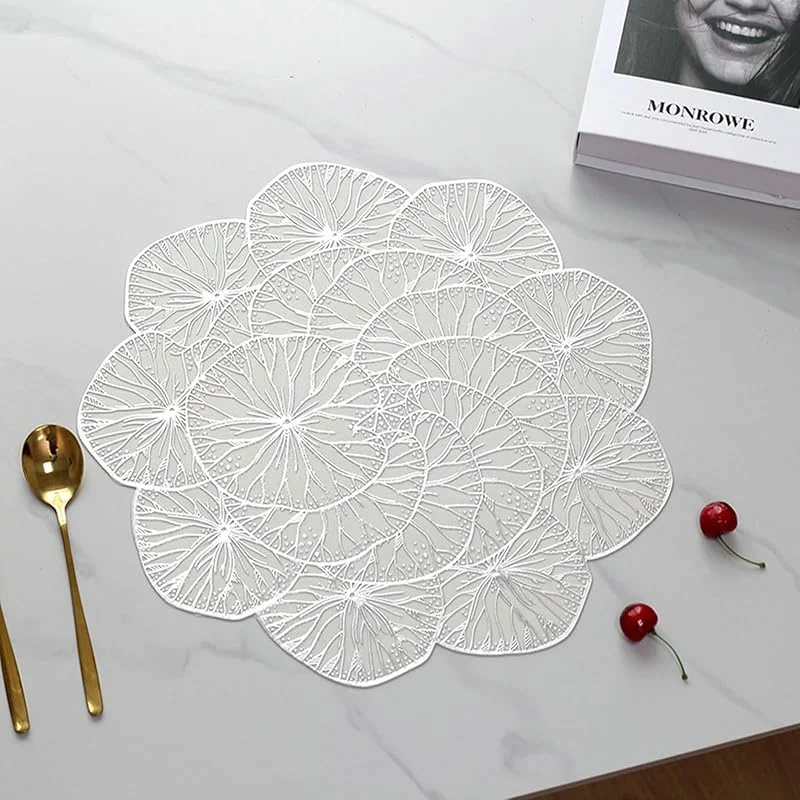 Besuche den Epinki-Store Epinki Tischsets Platzsets Abwaschbar Weihnachtlich Rund, 2Pcs Set PVC Platzsets mit Blumen Muster Hitzebeständige, Tischmatten Set Abwaschbar Silber für Küche Restaurant Hotel, 38CM — Küche & Haushalt