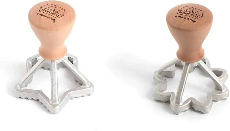 Besuche den MARCATO-Store MARCATO Ravioli- und Plätzchen-Ausstecher-Set, Ravioli-Macher, Plätzchenausstecher, Massivholz und Gusseisen, Hergestellt in Italien, Form mit 65 mm Stern + Form mit 70 mm Blume — Weihnachtskueche
