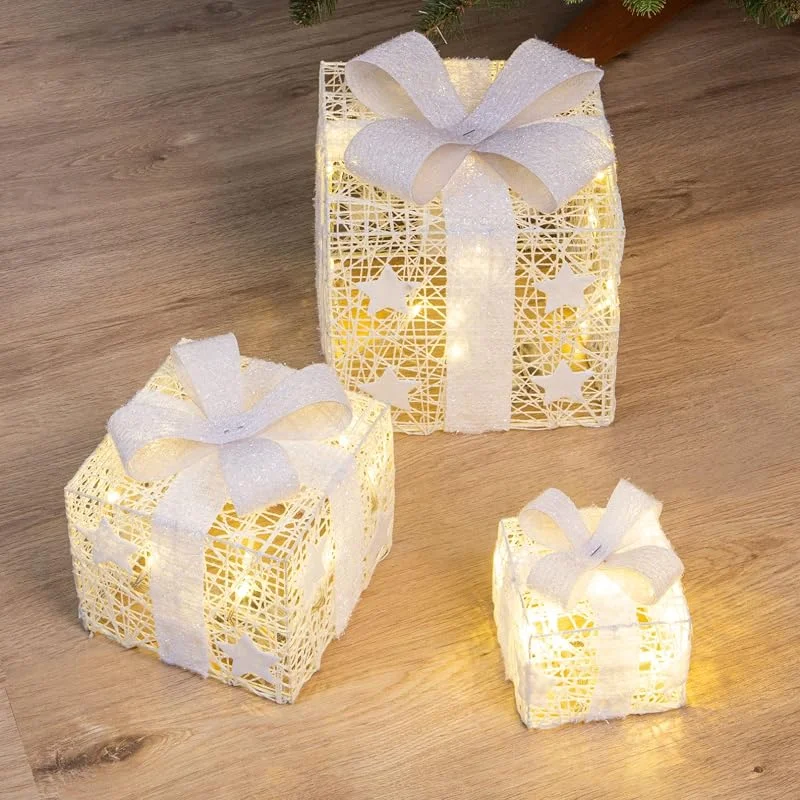 Besuche den Spetebo-Store Spetebo LED Geschenkboxen mit Timer 3er Set - WEIß - Weihnachts Dekoboxen warm weiß beleuchtet - Weihnachten Advent Winter Christbaum Deko Beleuchtung Batterie betrieben — Geschenkverpackung