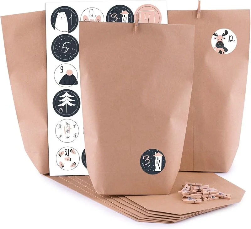 Besuche den pajoma-Store pajoma® Adventskalender zum Befüllen Sweetly – 24 braune Kraftpapiertüten mit Zahlenaufklebern & Mini-Klammern – DIY Weihnachtskalender Bastelset Weihnachten — Advent und Tisch