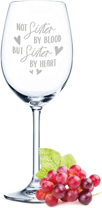 Besuche den GRAVURZEILE-Store GRAVURZEILE Weinglas mit Gravur - Not Sister by blood, but Sister by Heart - Geschenk für die beste Freundin - Weingläser für Rotwein & Weißwein - Geschenke für Sie — Wein und Festtafel