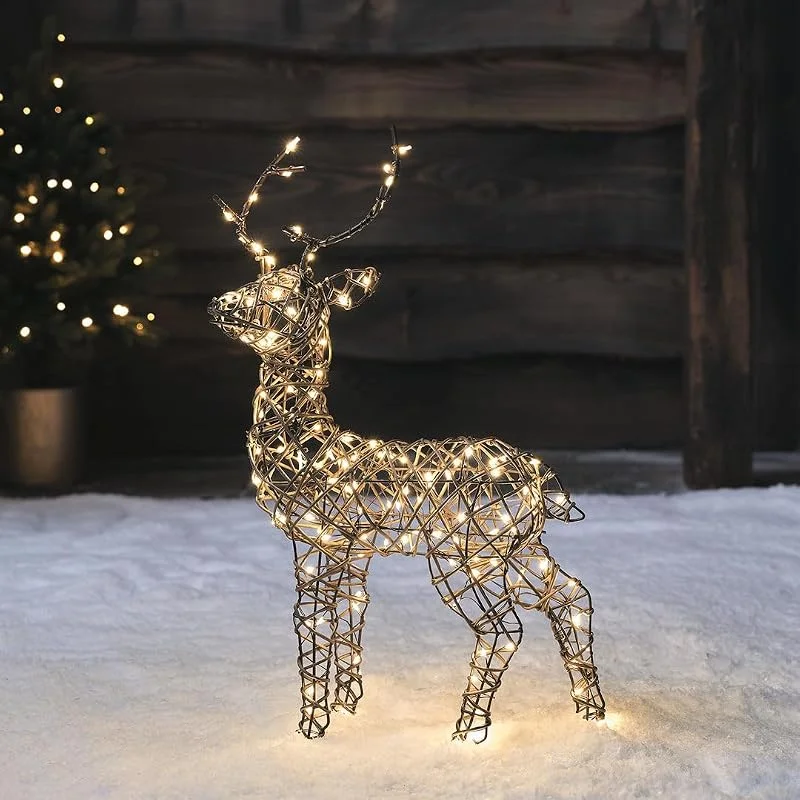 Besuche den Lights4fun-Store Lights4fun 56cm Studley LED Rattan Hirsch Rentier Figur Timer Weihnachtsbeleuchtung Außen und Innen Weihnachtsfigur Rentier Balkon Deko